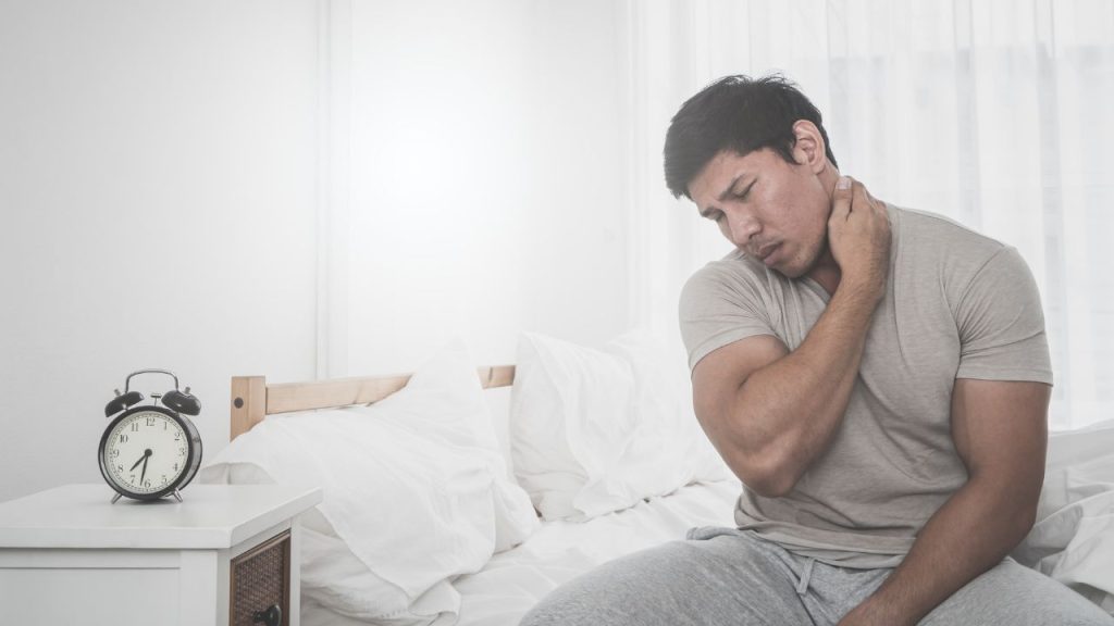 leher sakit salah bantal