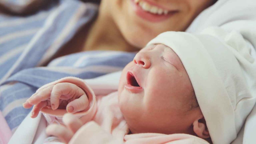Cara Mengatasi Kulit Bayi Kering dan Mengelupas