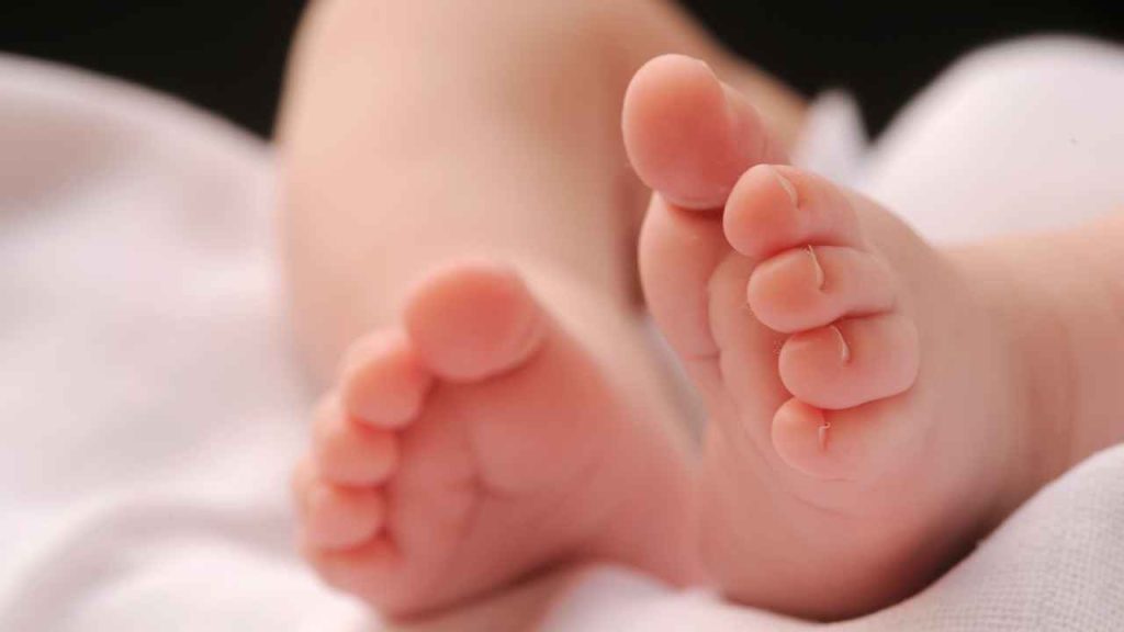 penyebab bayi tidur gelisah di malam hari