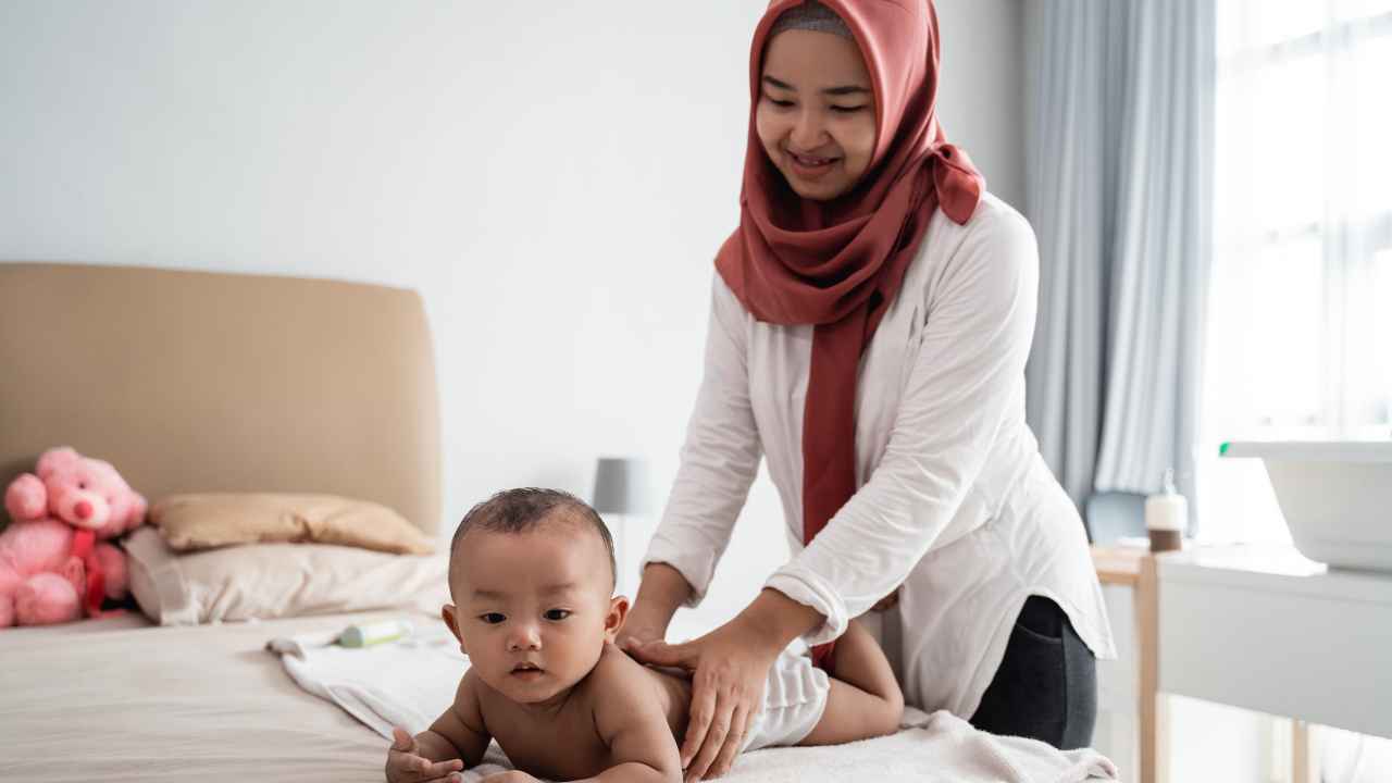 manfaat pijat bayi