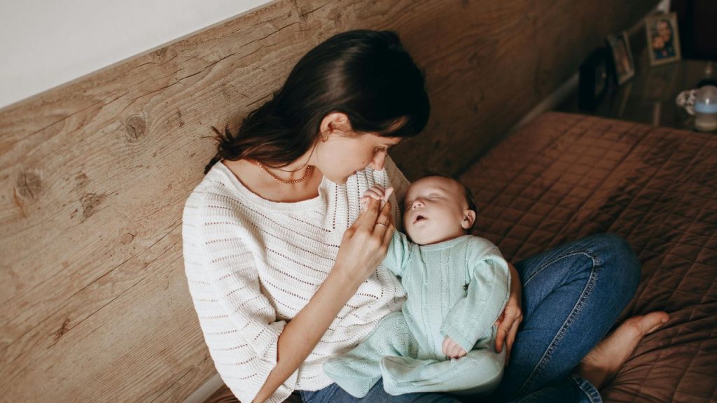Tanda Bayi Kenyang Minum ASI, Jangan Tunggu Sampai Gumoh