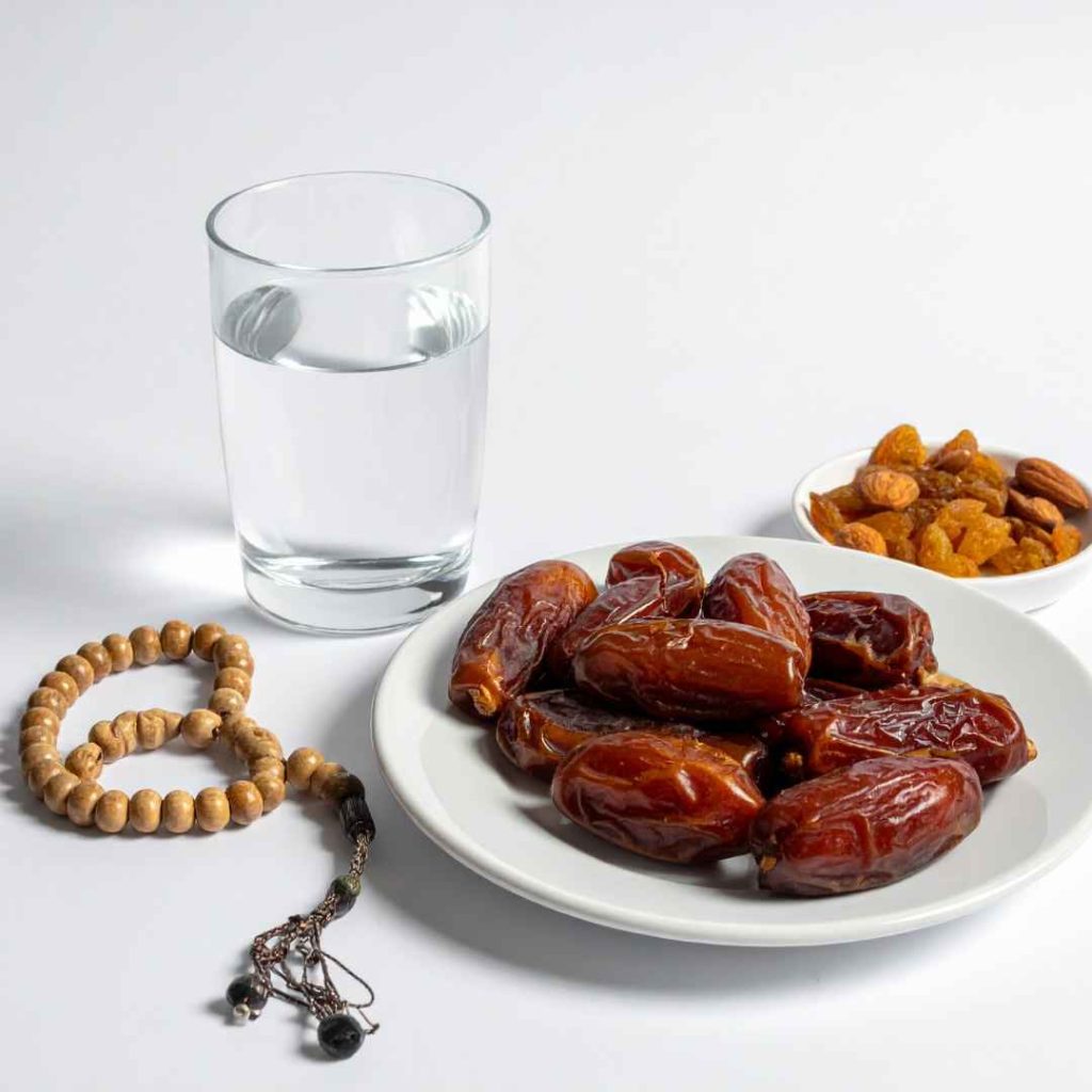 Hidrasi tubuh dengan air putih saat sahur dan berbuka puasa